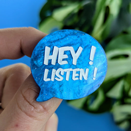 Broche "Listen"