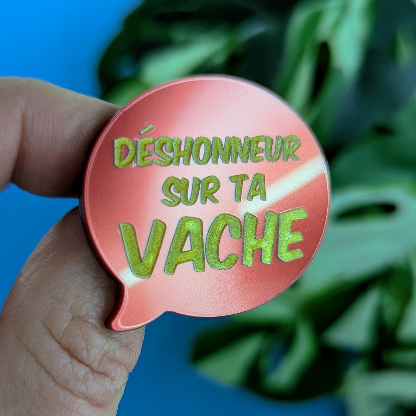 Broche "Déshonneur sur ta vache"