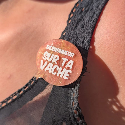 Broche "Déshonneur sur ta vache"