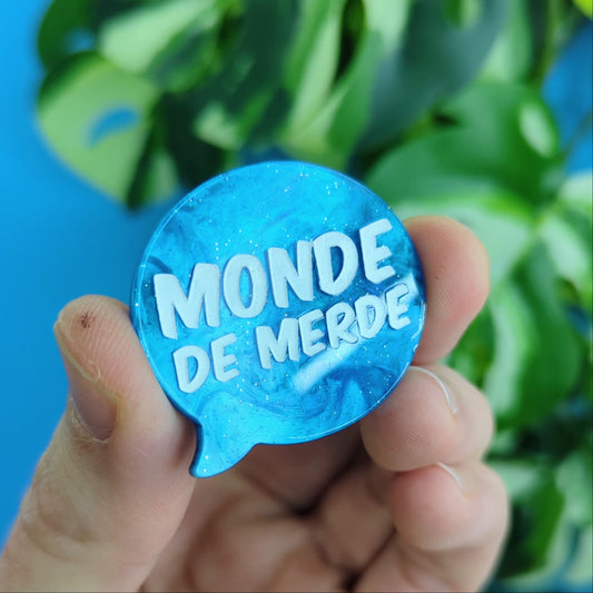 Broche "Monde de Merde"