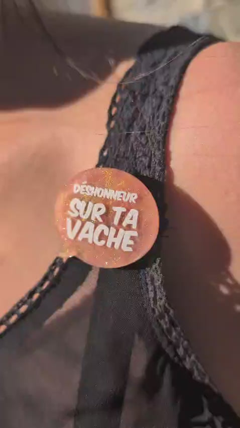 Broche "Déshonneur sur ta vache"